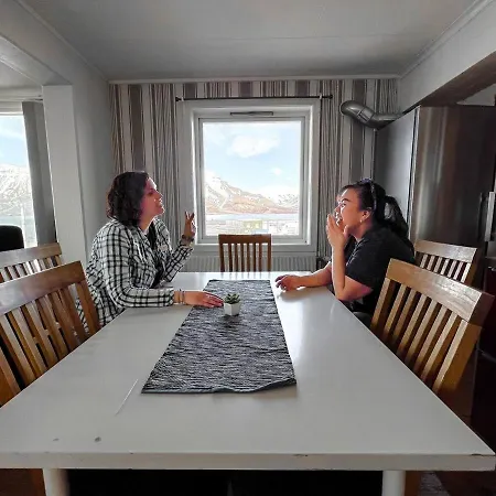 2-bedroom In With A View! * 롱이어비엔