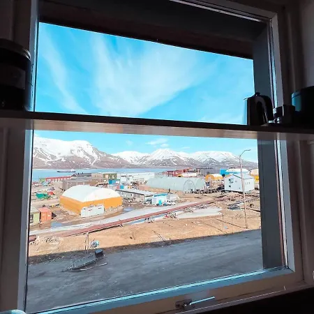 2-bedroom In With A View! 롱이어비엔