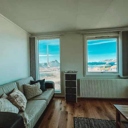 2-bedroom In With A View! 롱이어비엔