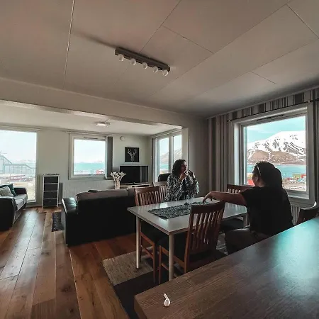 2-bedroom In With A View! *